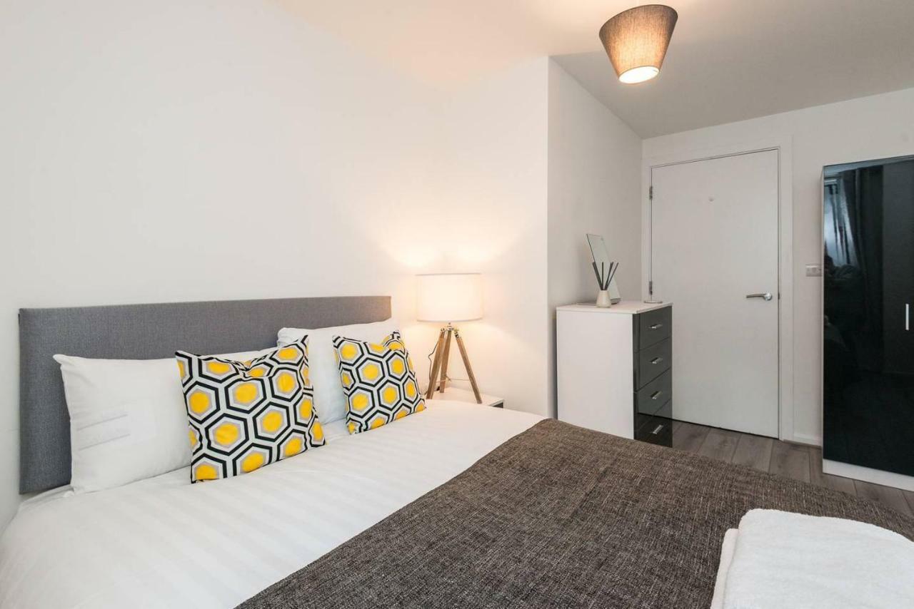 Host & - Oldham Place *