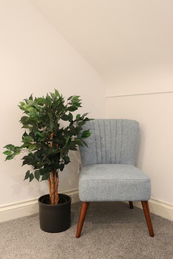 Woolton Apartment *
