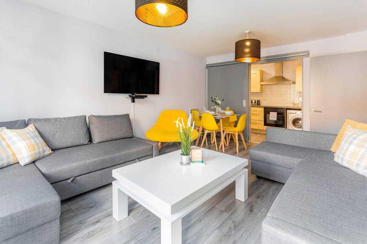 Apartment Luxurious City Sleeps 10
