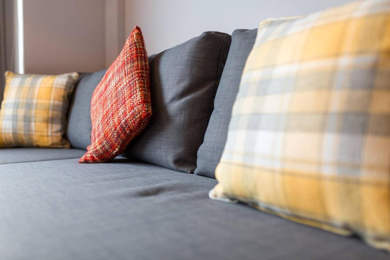 Luxurious City Sleeps 10 Apartment