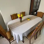 Room In Family Home Near Penny Lane Liverpool