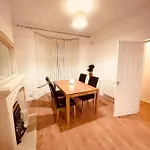 Cute Spacious 2 Bedroom House, Sleeps 8, Free Street Parking, Easy Access Lock Box Entry, 2 Minute Drive From City Centre