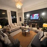 Deluxe Huge Detached House With Parking, Sleeps Up To 30 People, 2M From Liverpool City Centre