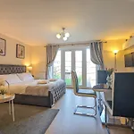 Large 4-Bedrooms House Near Centre Free Parking