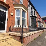 Air Host & Stay - Rockfield House - Sleeps 8