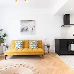 Orange Rentals - Stylish Apartment Near Lark Lane