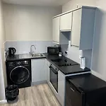 Newly Refurbished Apartment With Free Parking Flat 6