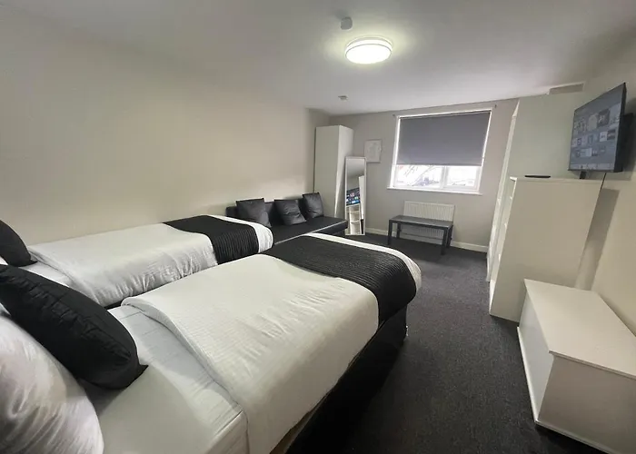 Hosted By Ryan - Studio Apartment