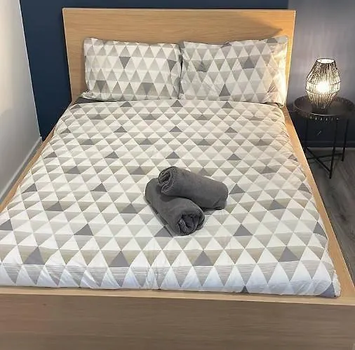 Comfortable Midtown Retreat