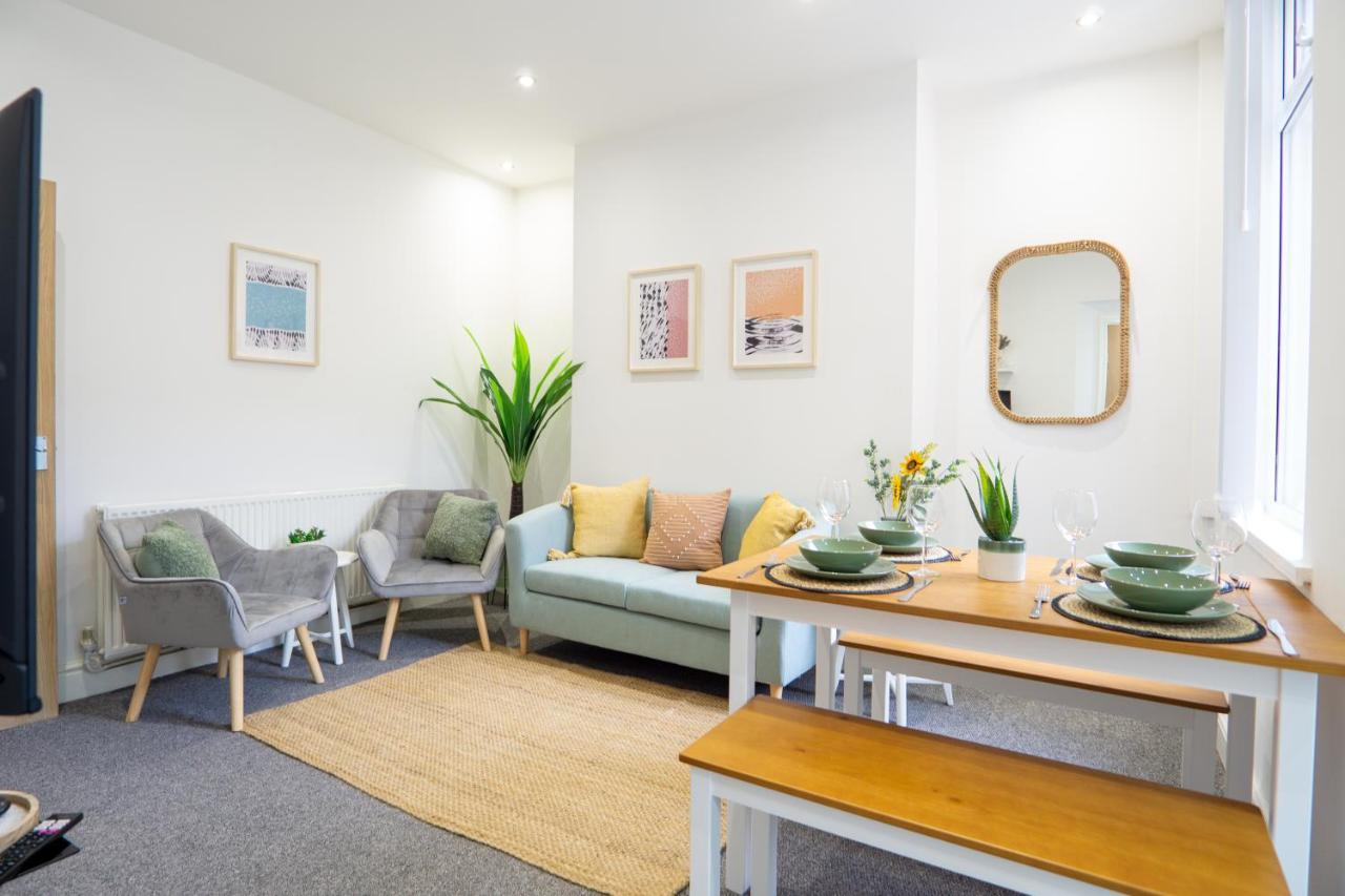 Air Host & - Cedar House - 3br With Parking * Liverpool