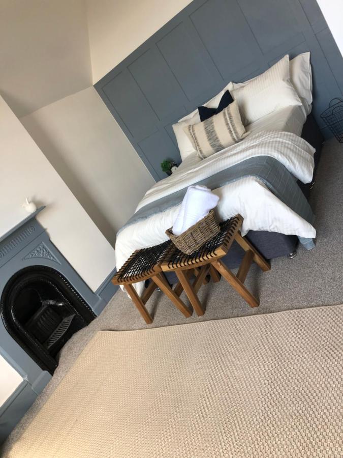 Holiday home Deluxe Huge Detached House With Parking, Sleeps Up To 30 People, 2m From Centre Liverpool