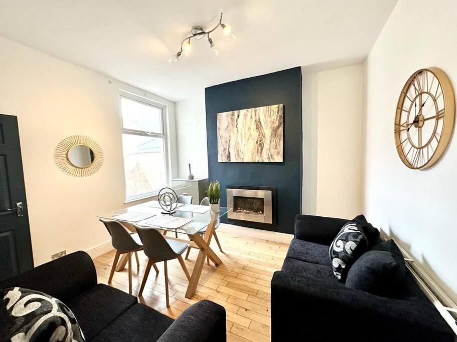 Princes Park Semi With Jacuzzi Sleeps 6 L8 * Liverpool