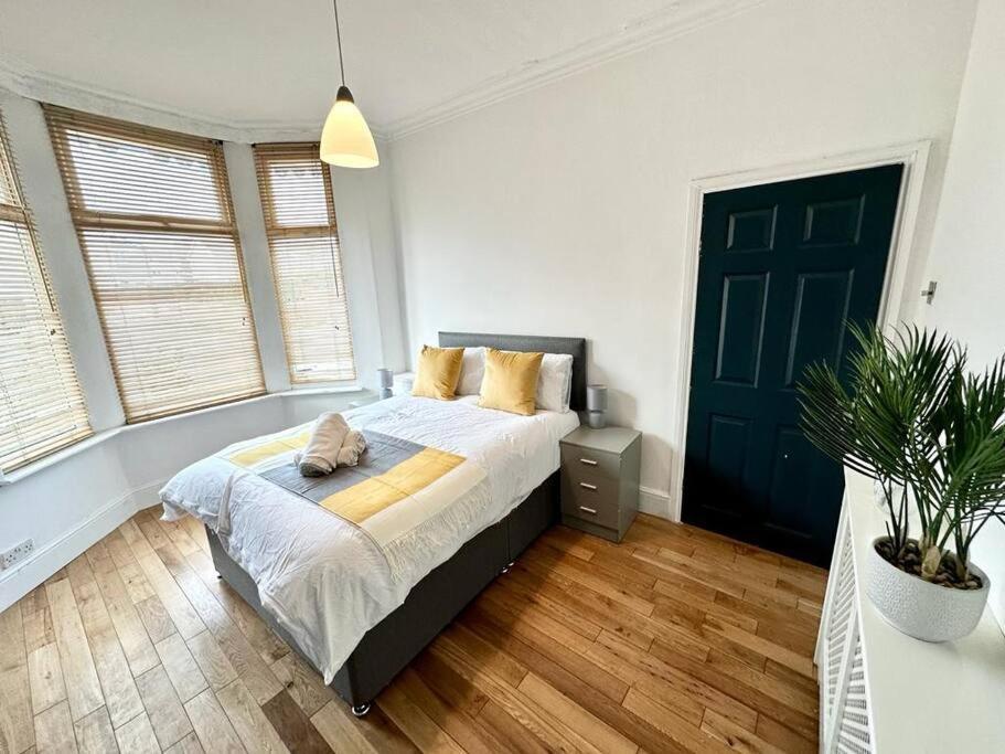 Princes Park Semi With Jacuzzi Sleeps 6 L8 Liverpool