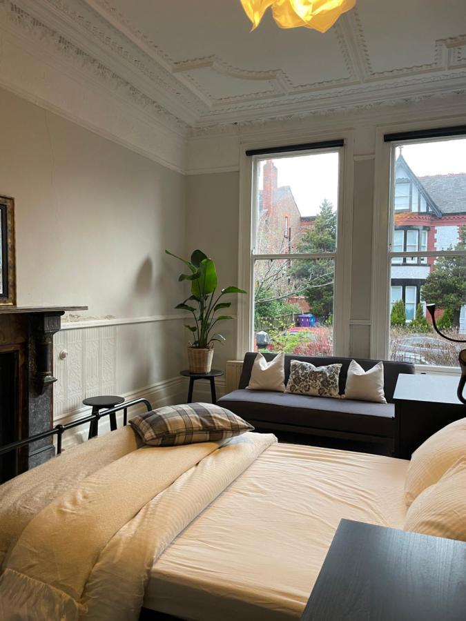 Deluxe Huge Detached House With Parking, Sleeps Up To 30 People, 2m From Centre * Liverpool