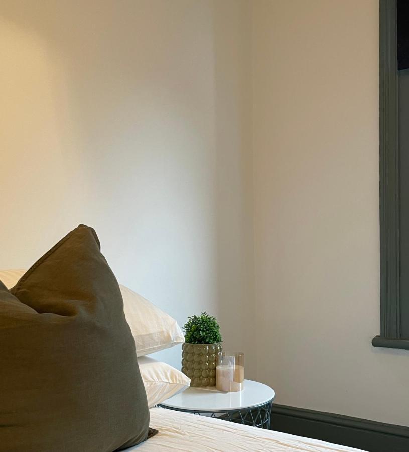 Holiday home Deluxe Huge Detached House With Parking, Sleeps Up To 30 People, 2m From Centre Liverpool