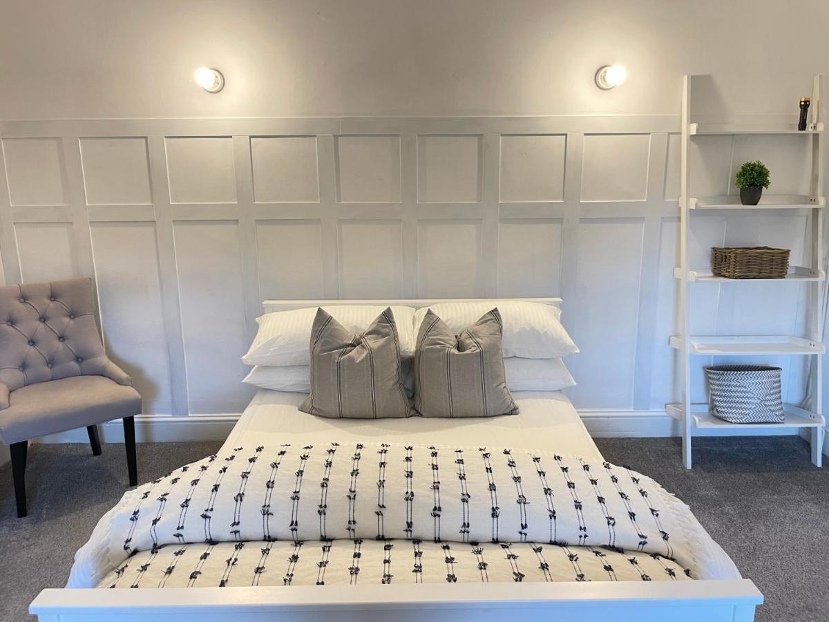Deluxe Huge Detached House With Parking, Sleeps Up To 30 People, 2m From Centre Liverpool