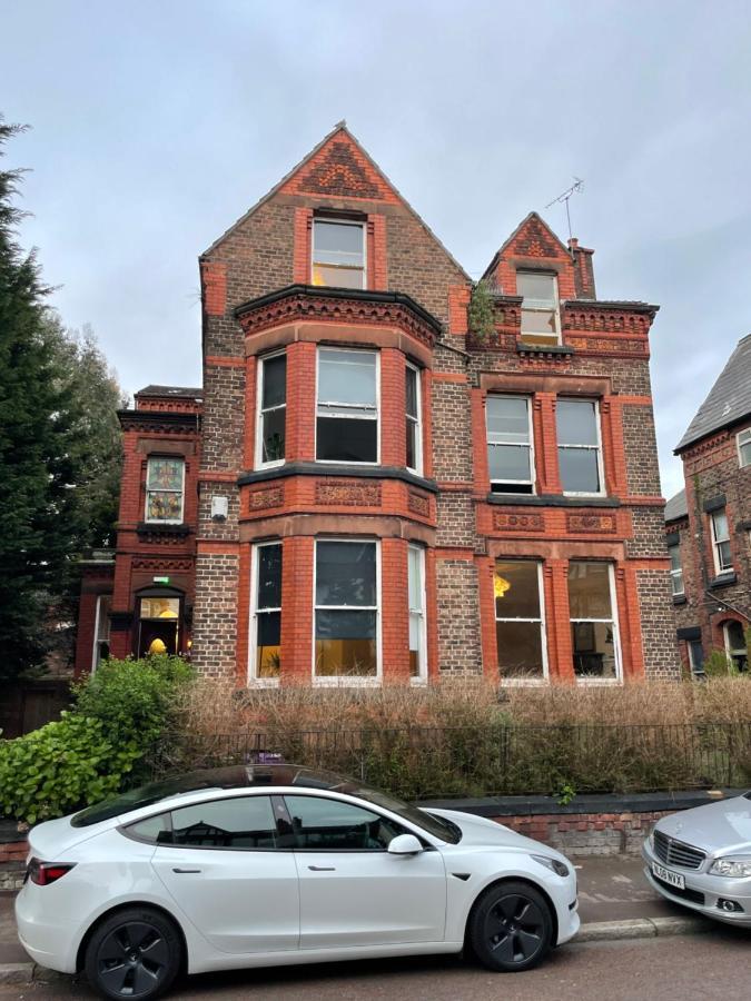 Deluxe Huge Detached House With Parking, Sleeps Up To 30 People, 2m From Centre * Liverpool