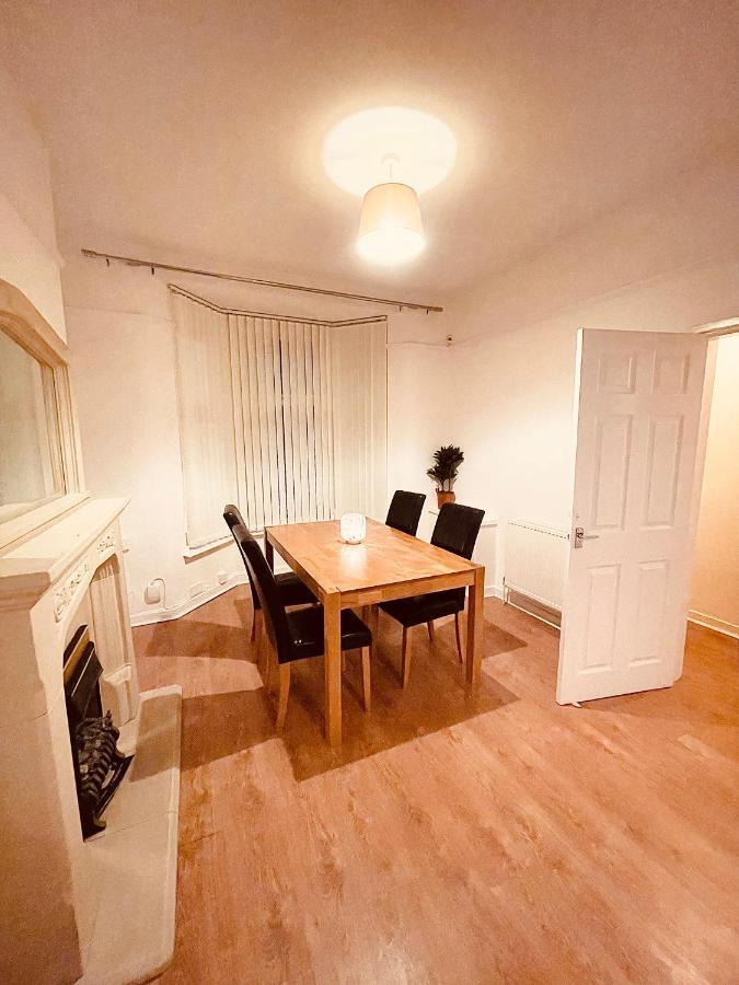 Holiday home Cute Spacious 2 Bedroom House, Sleeps 8, Free Street Parking, Easy Access Lock Box Entry, 2 Minute Drive From City Centre Liverpool