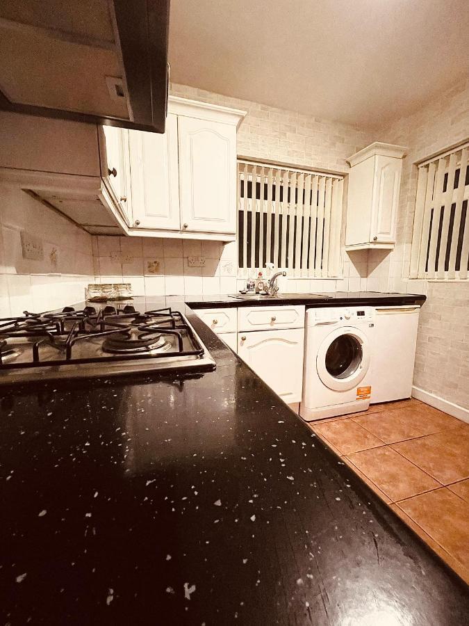 Holiday home Cute Spacious 2 Bedroom House, Sleeps 8, Free Street Parking, Easy Access Lock Box Entry, 2 Minute Drive From City Centre Liverpool