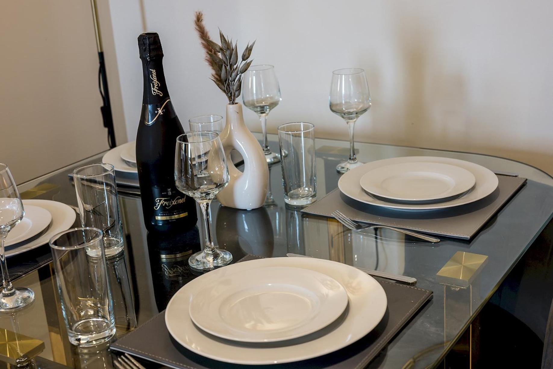 The Salmon - 6 Westminster Park Apartment