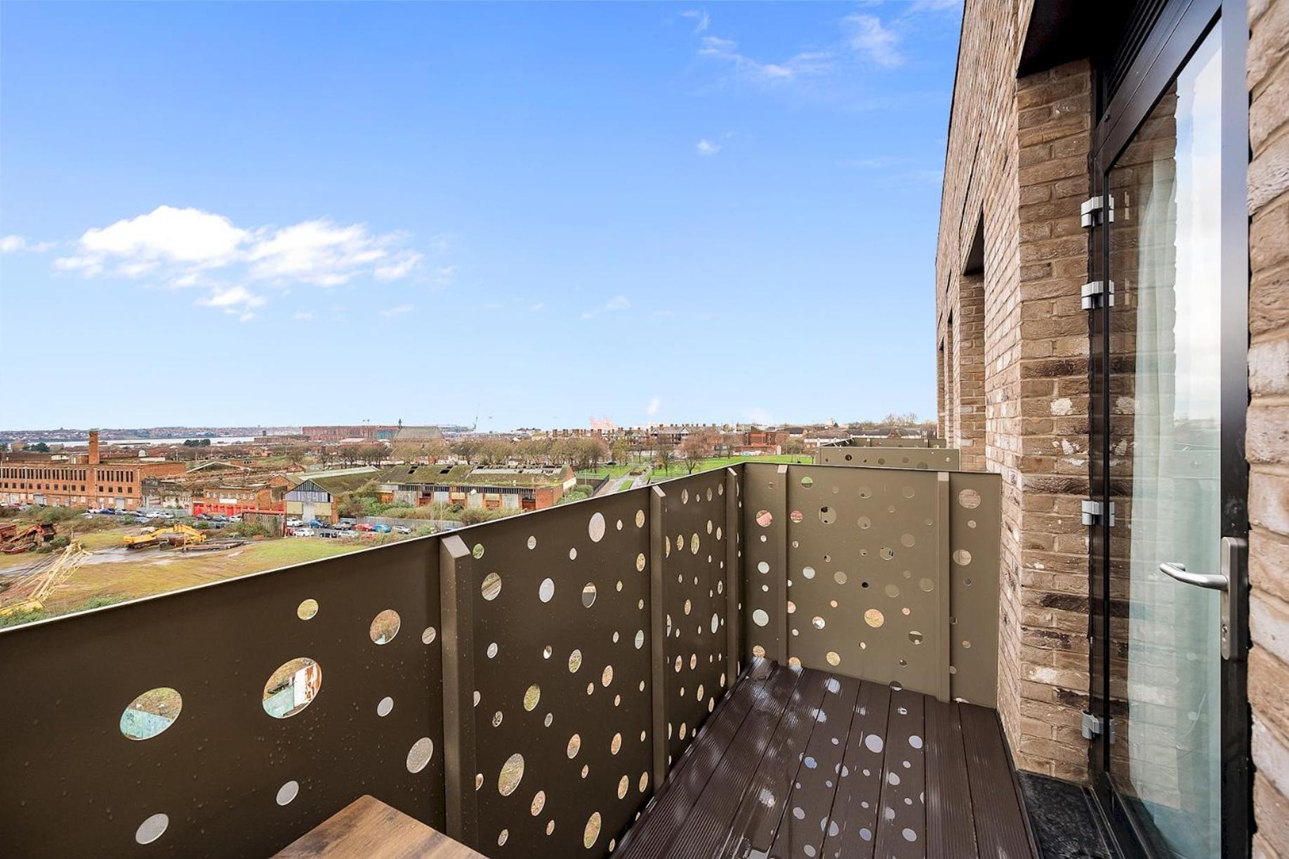 The Salmon - 6 Westminster Park Apartment Liverpool