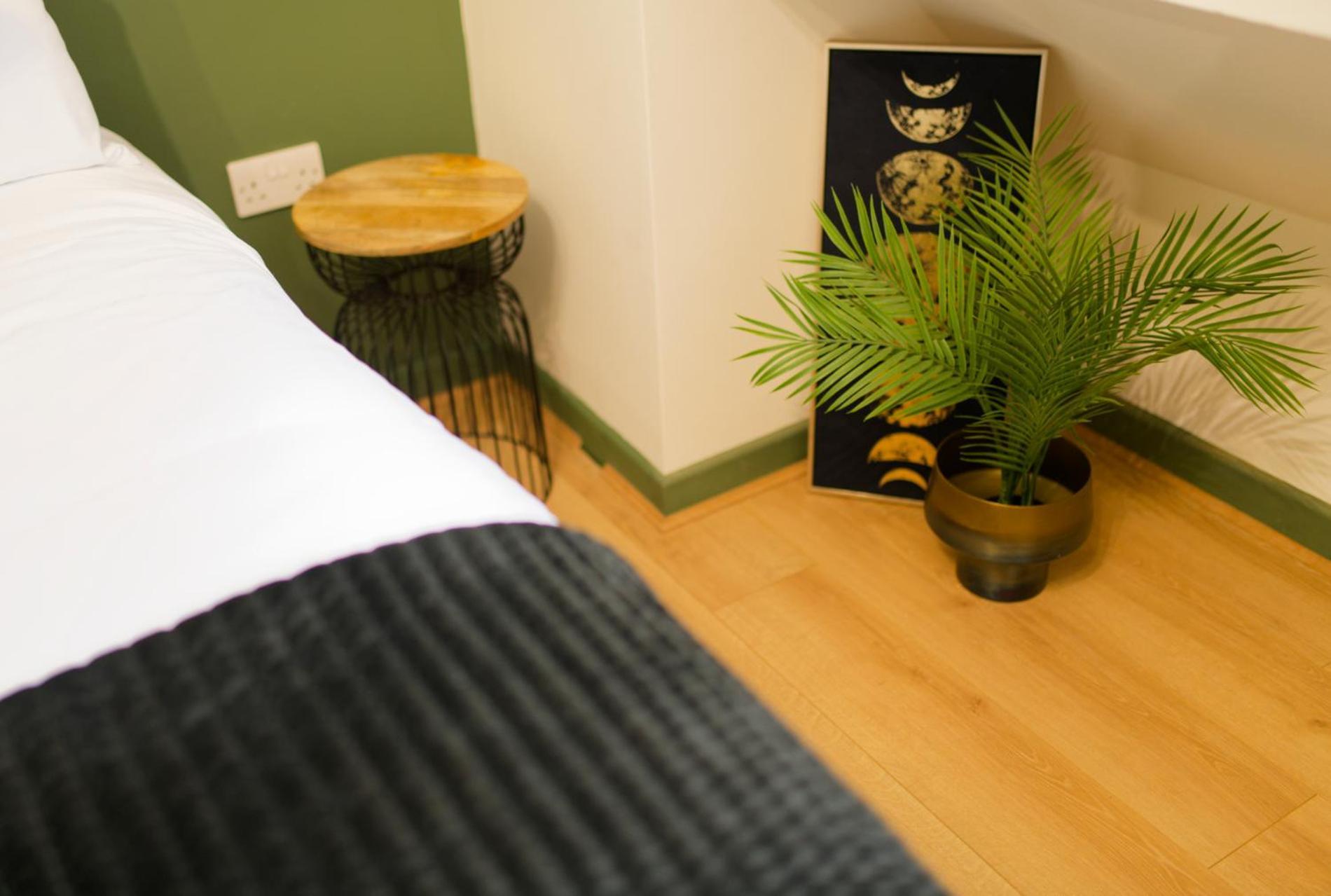 Lamara Deluxe Apartments, *