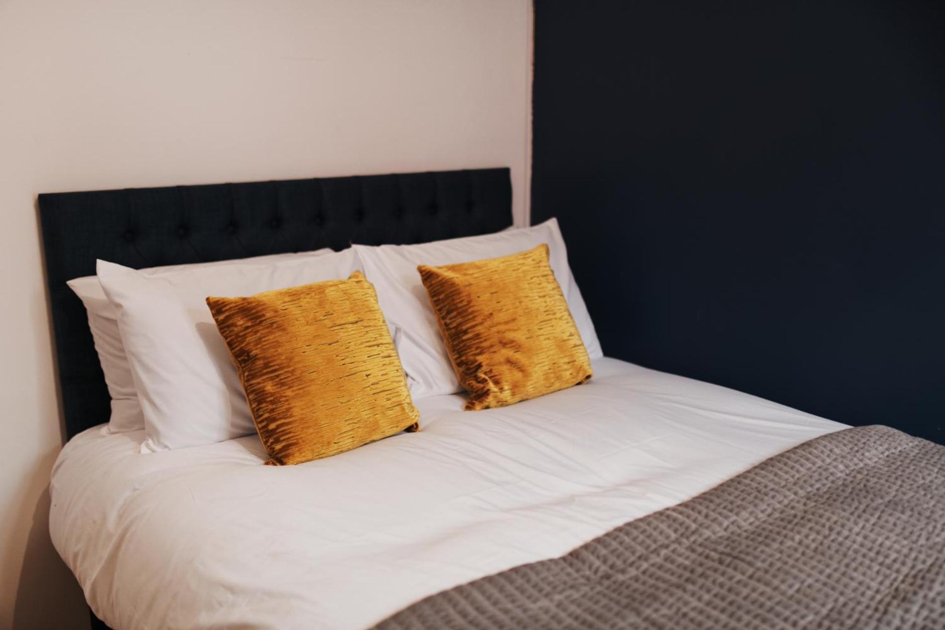 Lamara Deluxe Apartments, * Liverpool