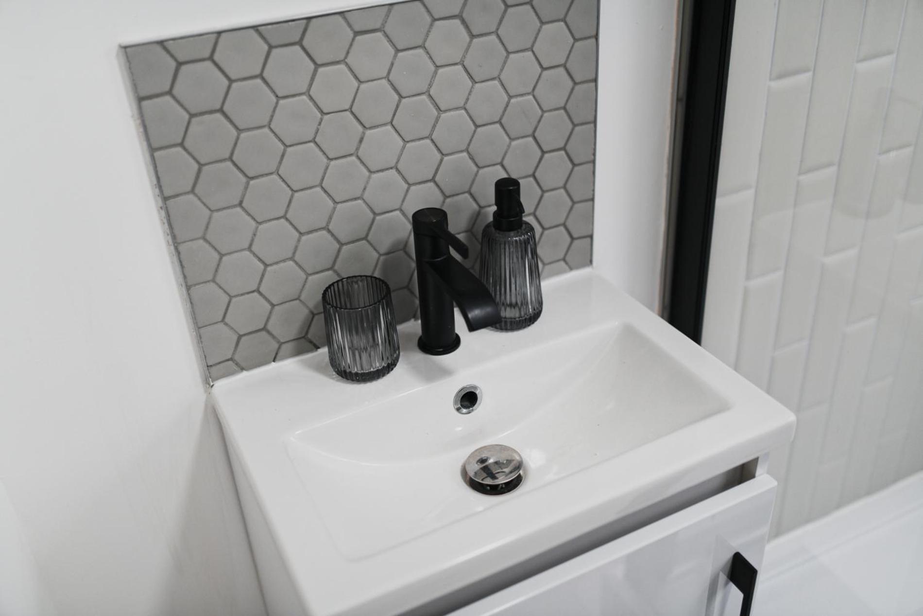 Lamara Deluxe Apartments, *