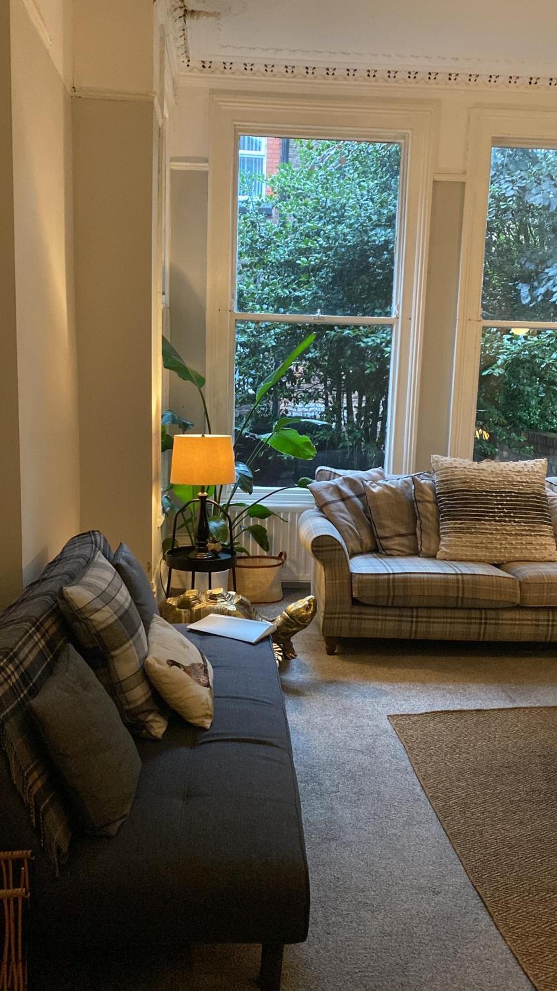Holiday home Deluxe Huge Detached House With Parking, Sleeps Up To 30 People, 2m From Centre
