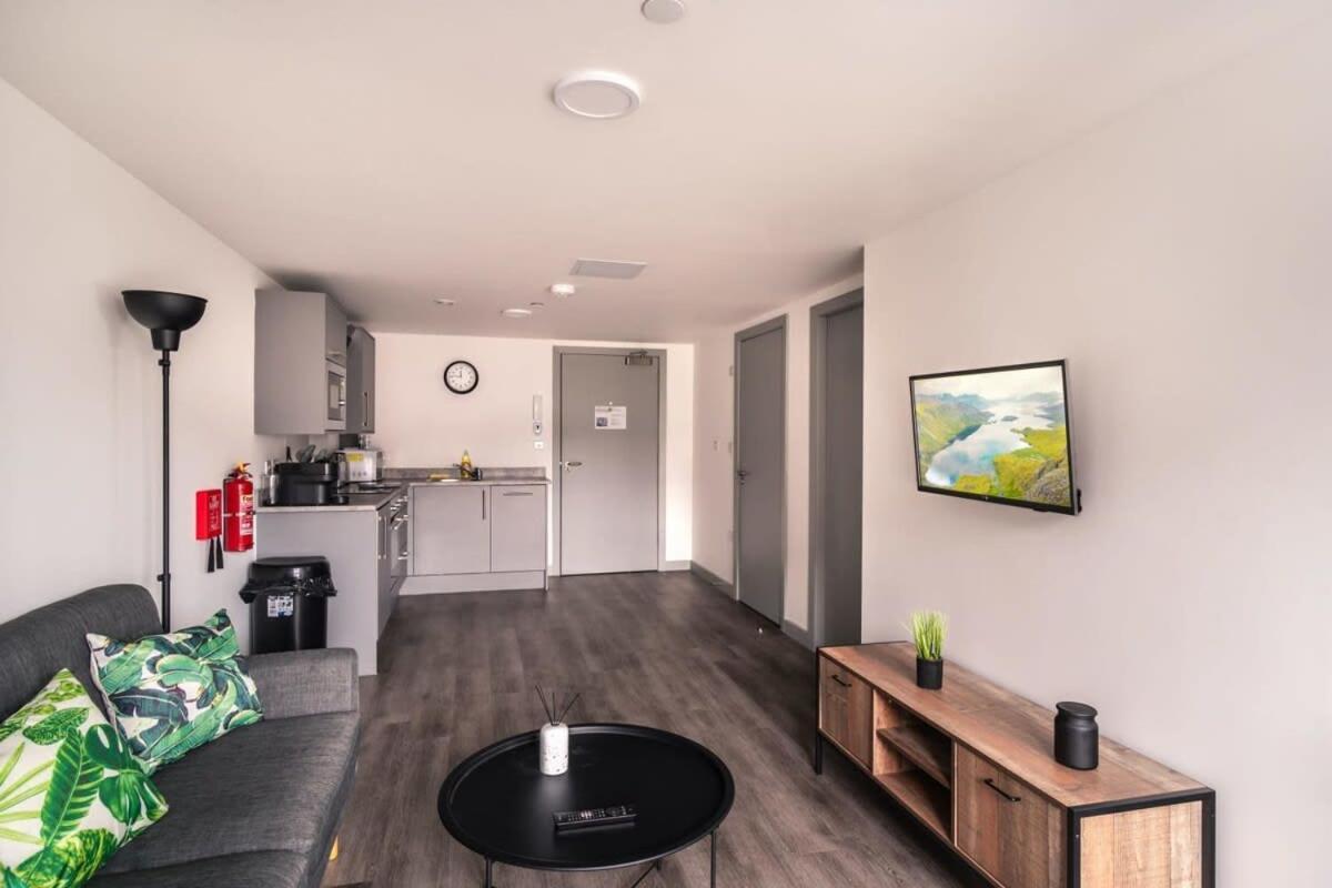 Smart 1 Bedroom In Centre Apartment *