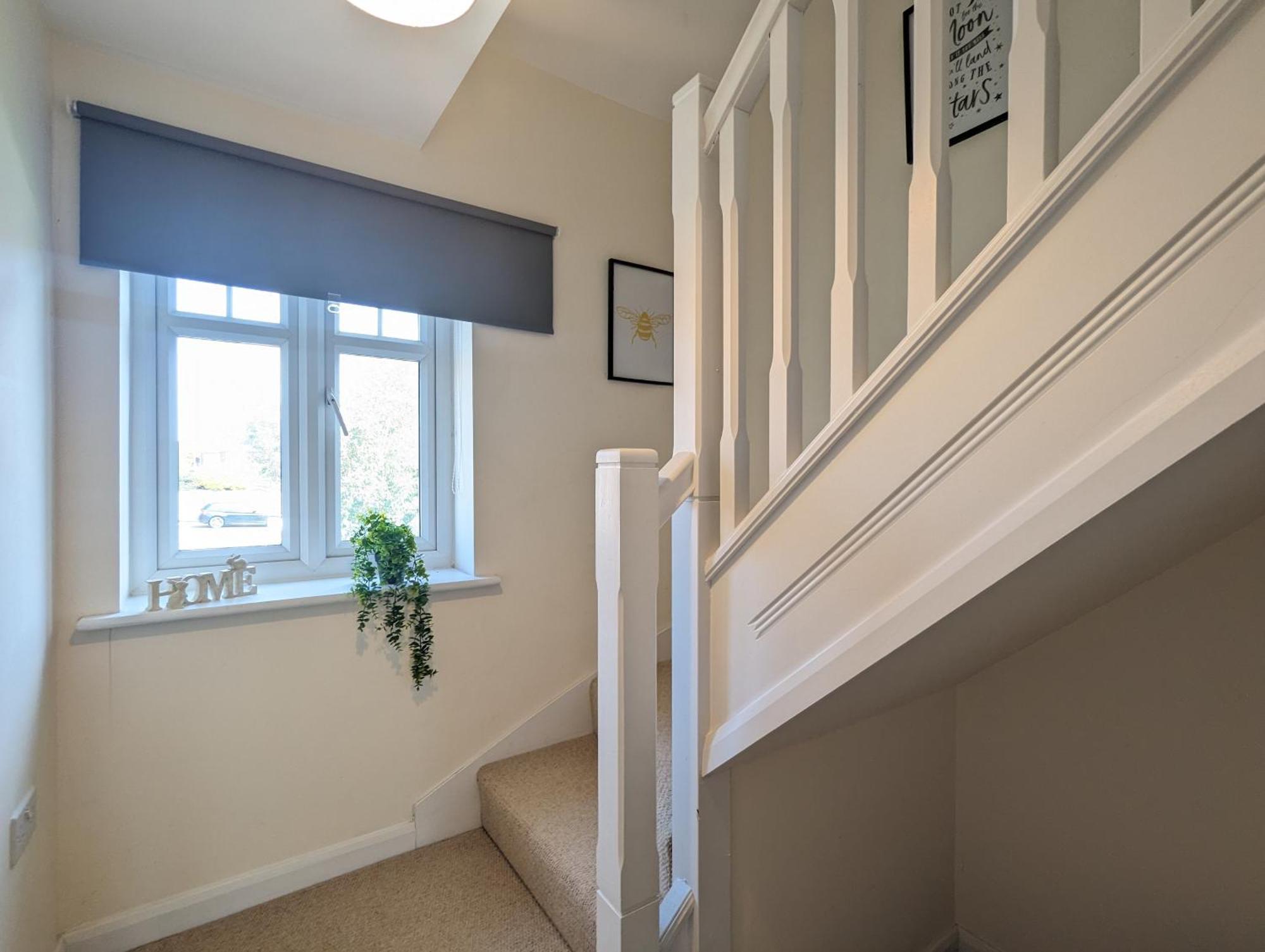 Large 4-bedrooms House Near Centre Free Parking *