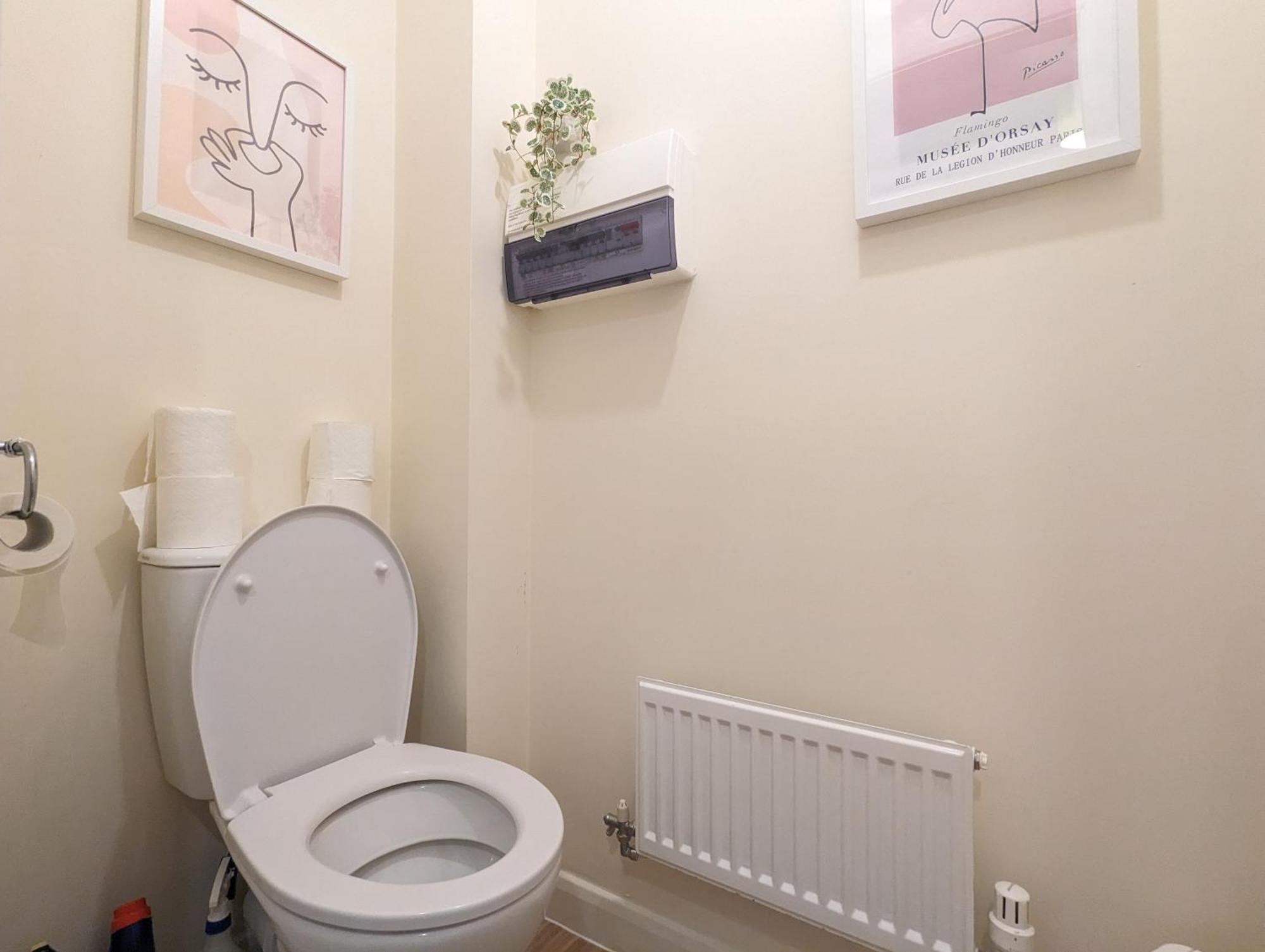 Large 4-bedrooms House Near Centre Free Parking Holiday home