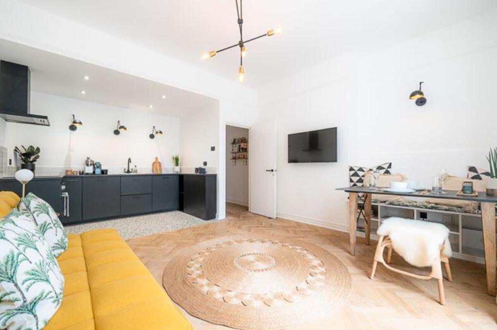 Apartment Orange - Stylish Near Lark Lane *