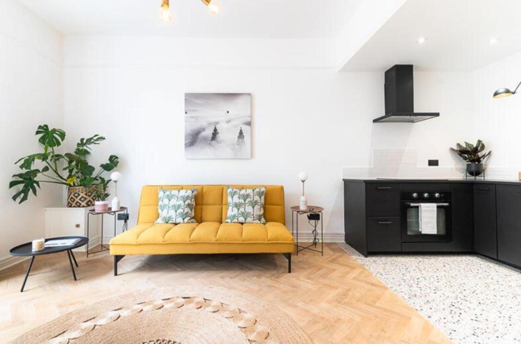 Orange - Stylish Near Lark Lane Liverpool