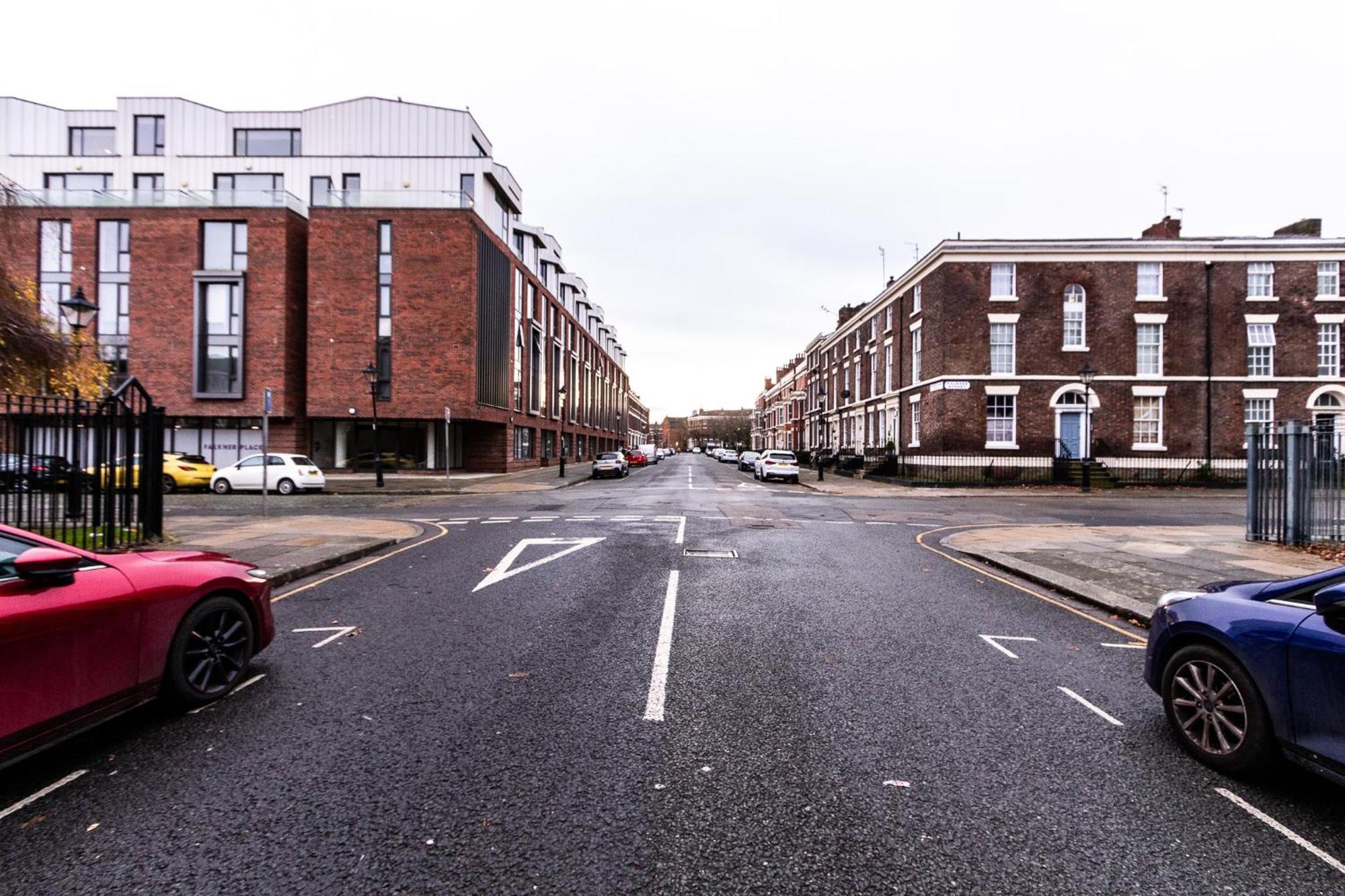 Apartment Stunning Centrally Located Liverpool