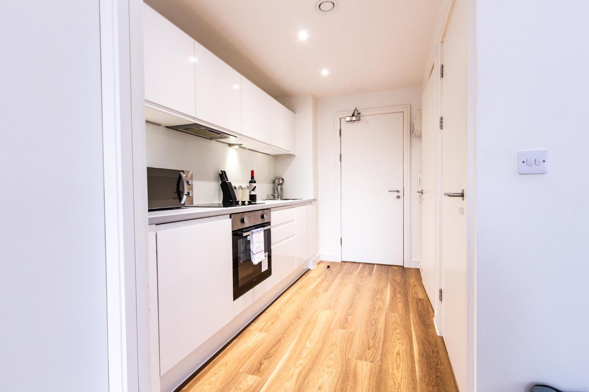 Stunning Centrally Located Apartment *