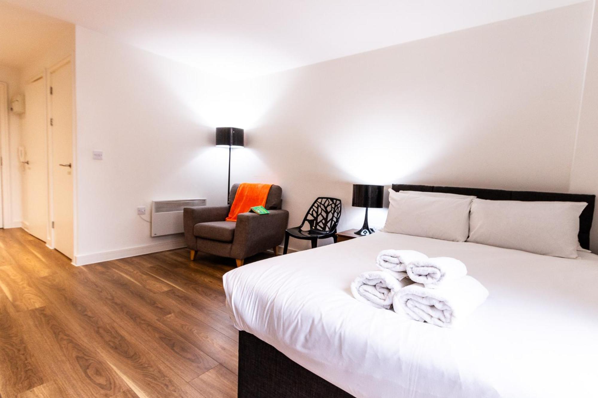 Stunning Centrally Located Apartment *