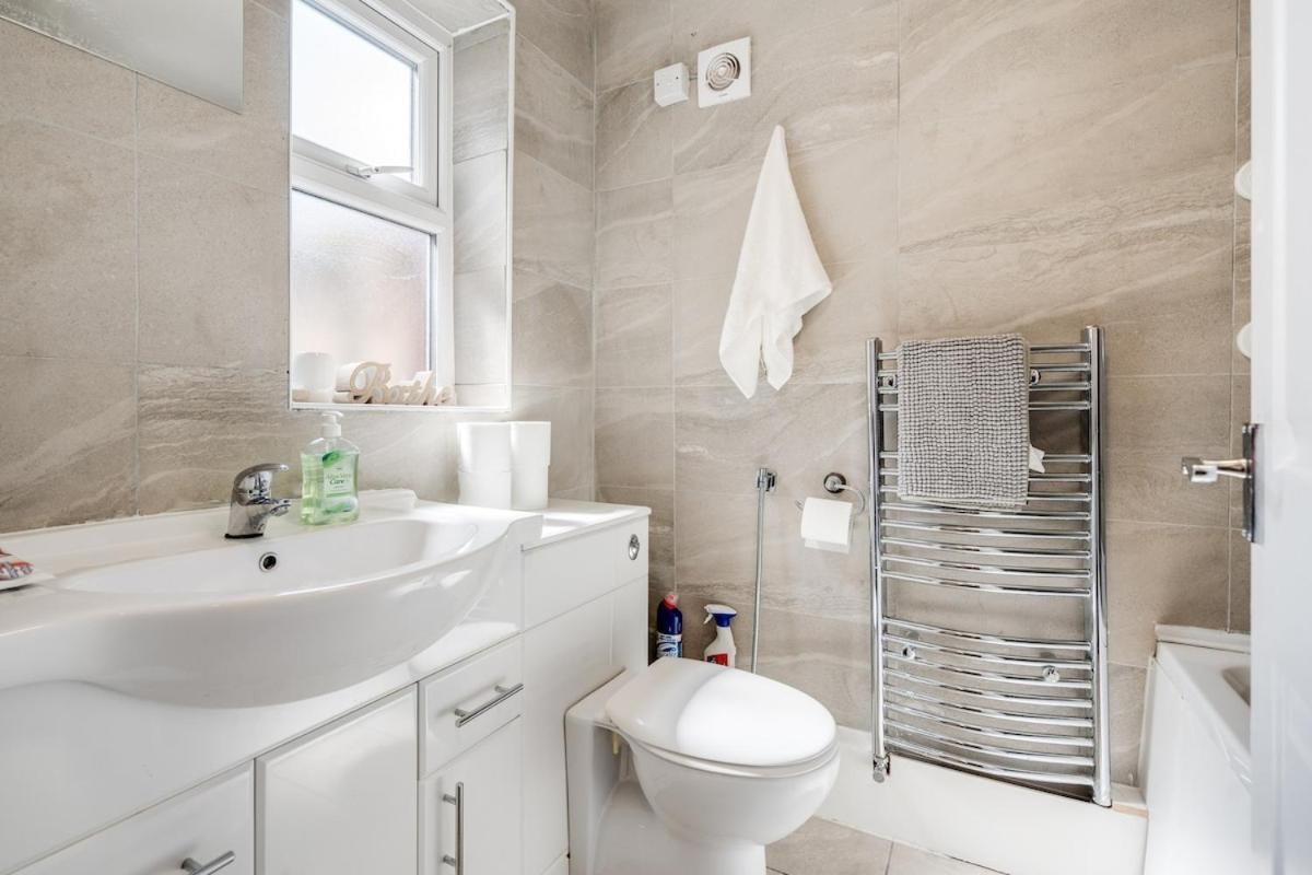 Beautiful House - Free Parking - 5 Mins To Centre Holiday home