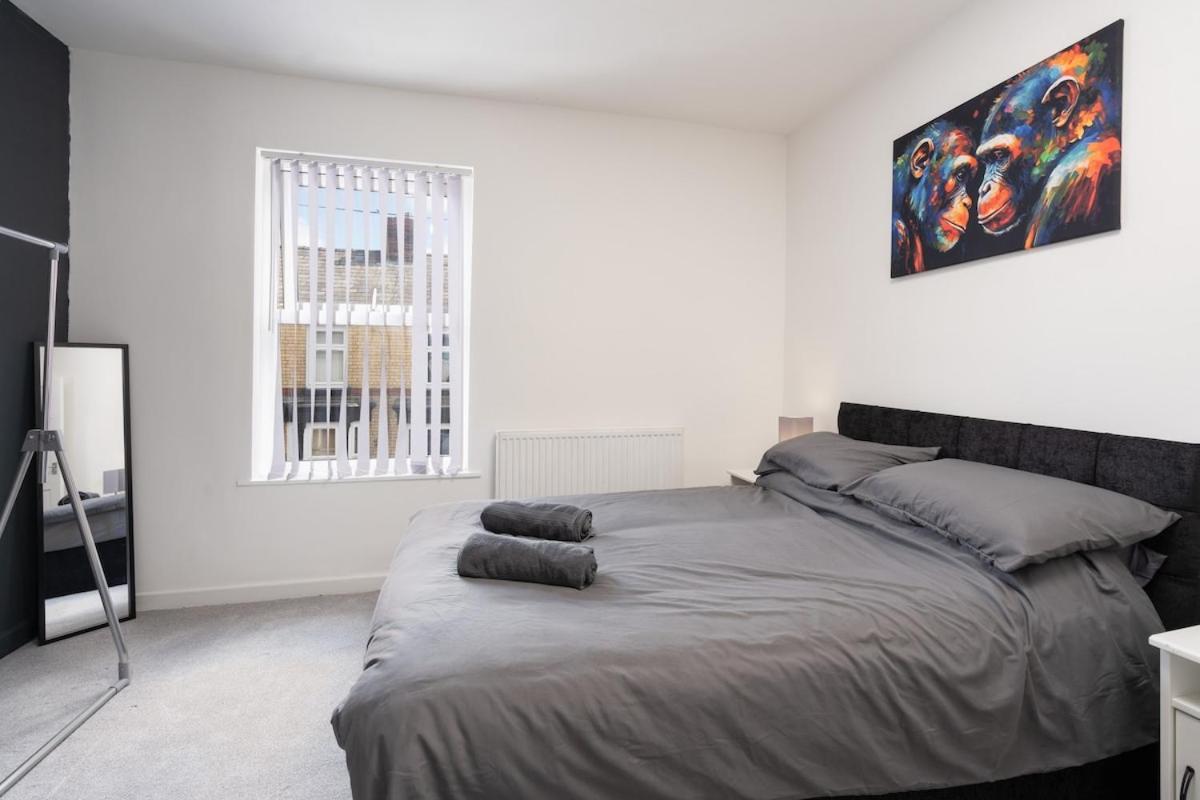 Holiday home Beautiful House - Free Parking - 5 Mins To Centre *
