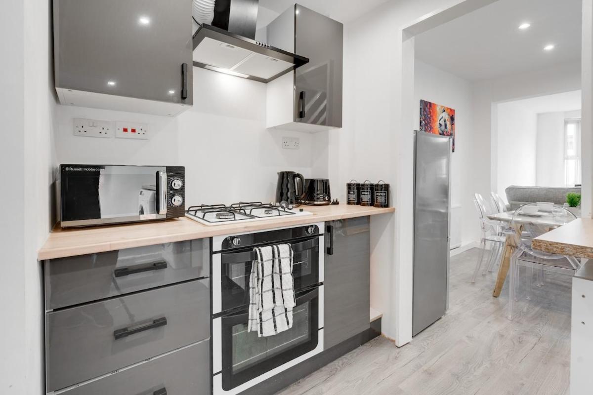 Holiday home Beautiful House - Free Parking - 5 Mins To Centre Liverpool