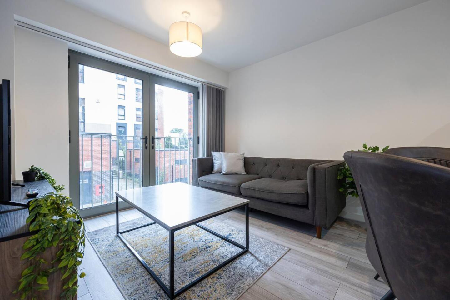 Charming 1-bedroom Flat *