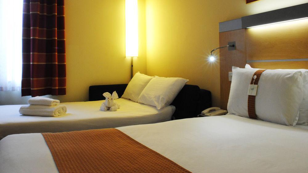 Hotel Holiday Express John Lennon Airport