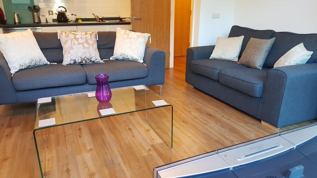 Apartment River Front Next To Echo Arena *