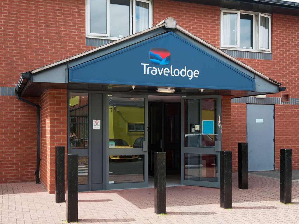 Travelodge Docks 2*