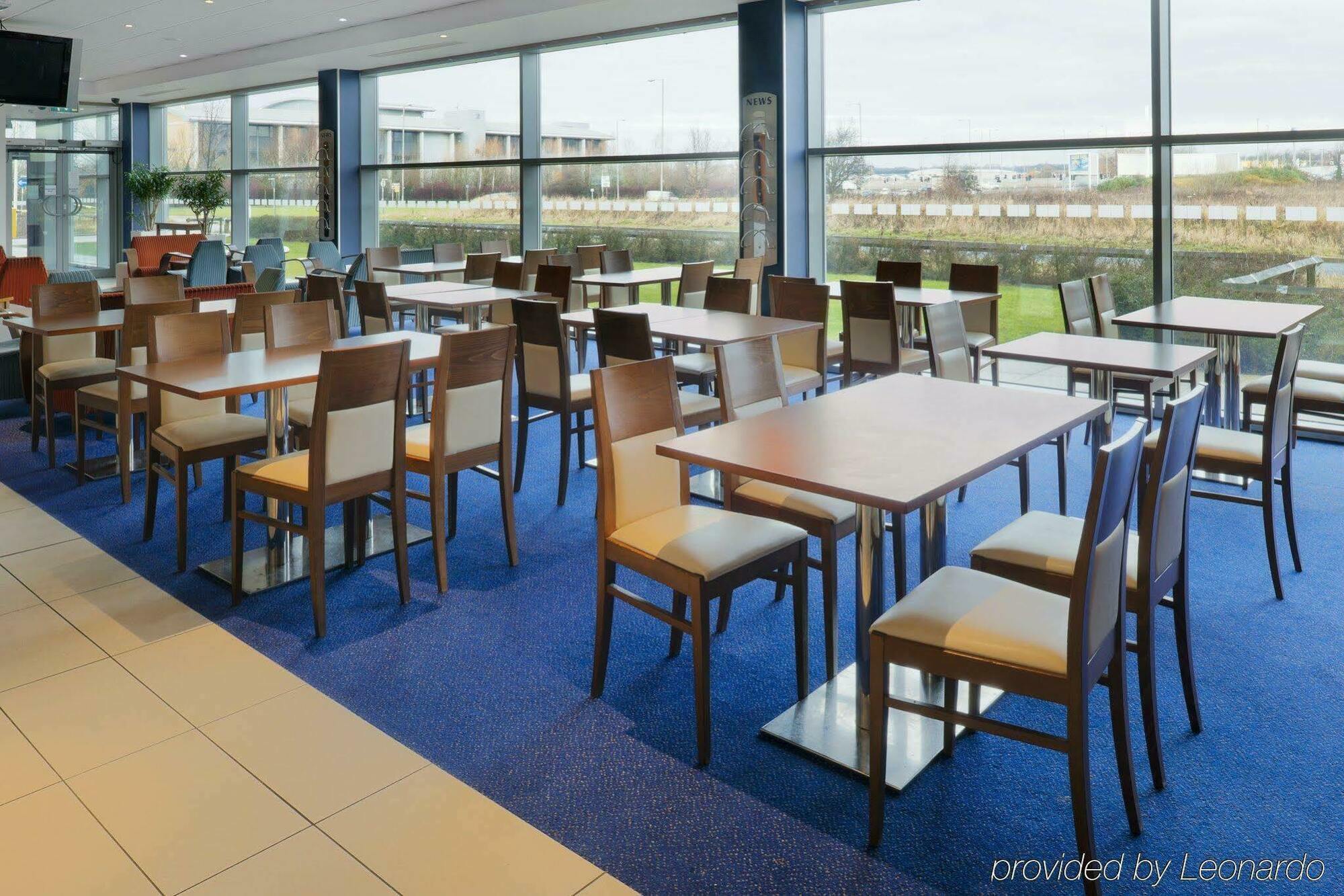 Hotel Holiday Express John Lennon Airport